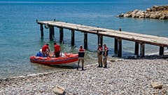 Van Gölü'nde batan göçmen teknesine arama çalışmaları 
