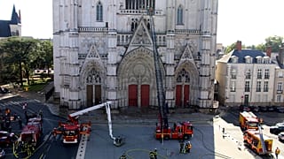 Пожар в соборе Святых Петра и Павла в Нанте: главная версия - поджог 
