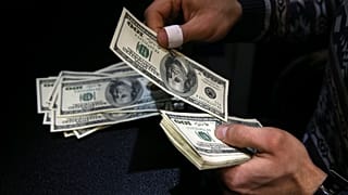 سقوط آزاد ریال؛ دلار و یورو بار دیگر رکورد زدند