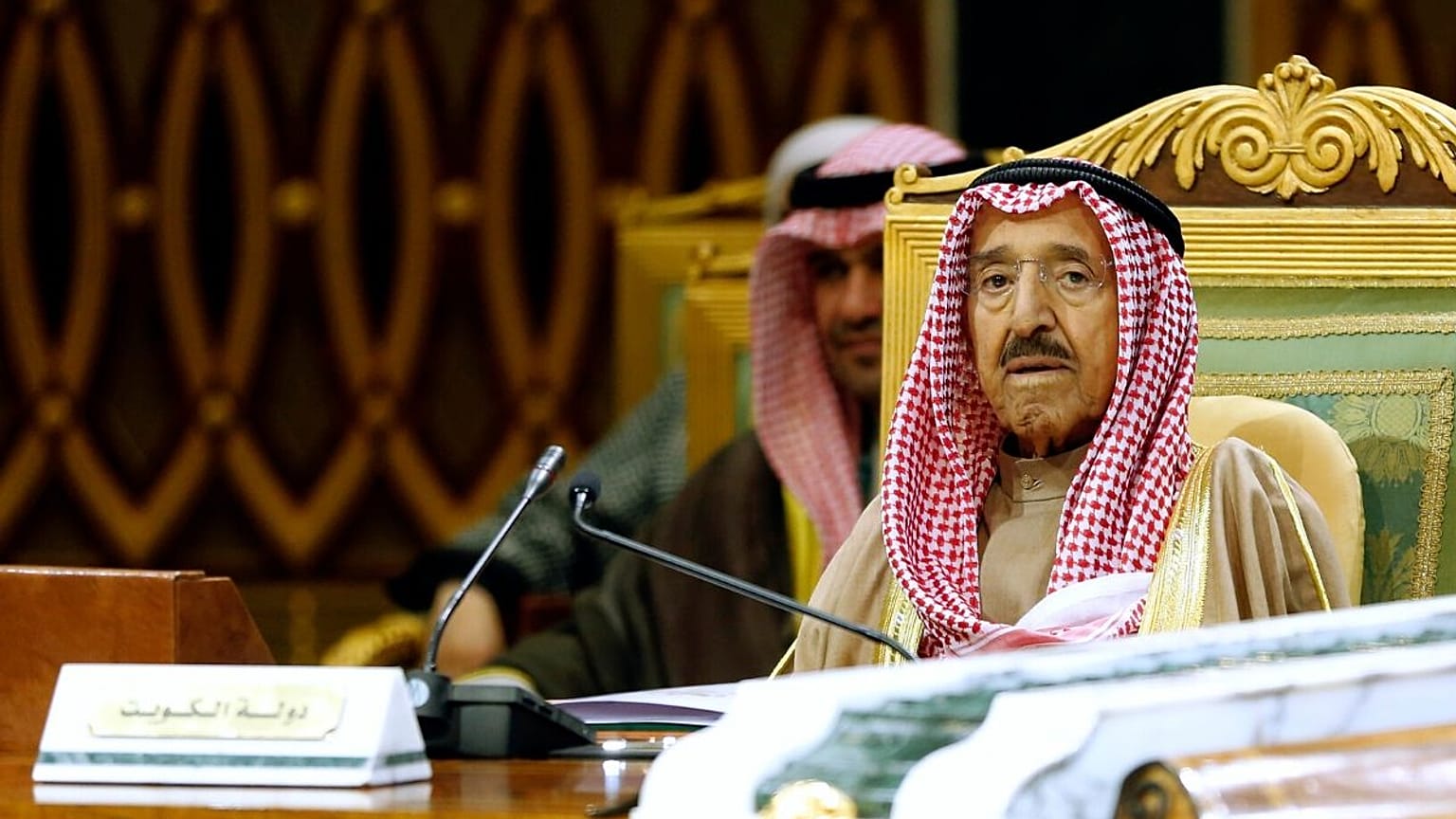 بستری شدن امیر ۹۱ ساله کویت در بیمارستان؛ برخی اختیارات به ولیعهد محول شد