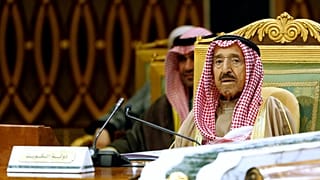 بستری شدن امیر ۹۱ ساله کویت در بیمارستان؛ برخی اختیارات به ولیعهد محول شد