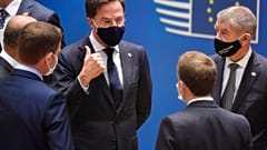 O M. Ρούτε συνομιλεί με τον Ε. Μακρόν και τον Α. Μπάμπις