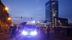 Una batalla campal contra la policía en Fráncfort se salda con 39 detenidos y 5 agentes heridos