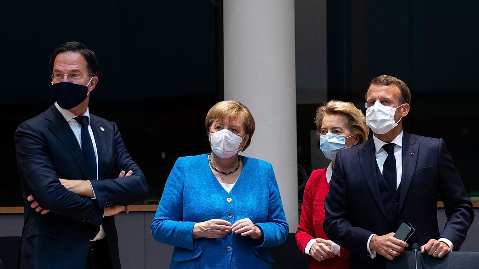 El primer ministro holandés Mark Rutte, junto a la canciller alemana, la presidenta de la Comisión y el presidente francés