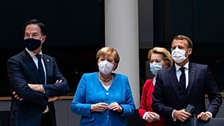 El primer ministro holandés Mark Rutte, junto a la canciller alemana, la presidenta de la Comisión y el presidente francés