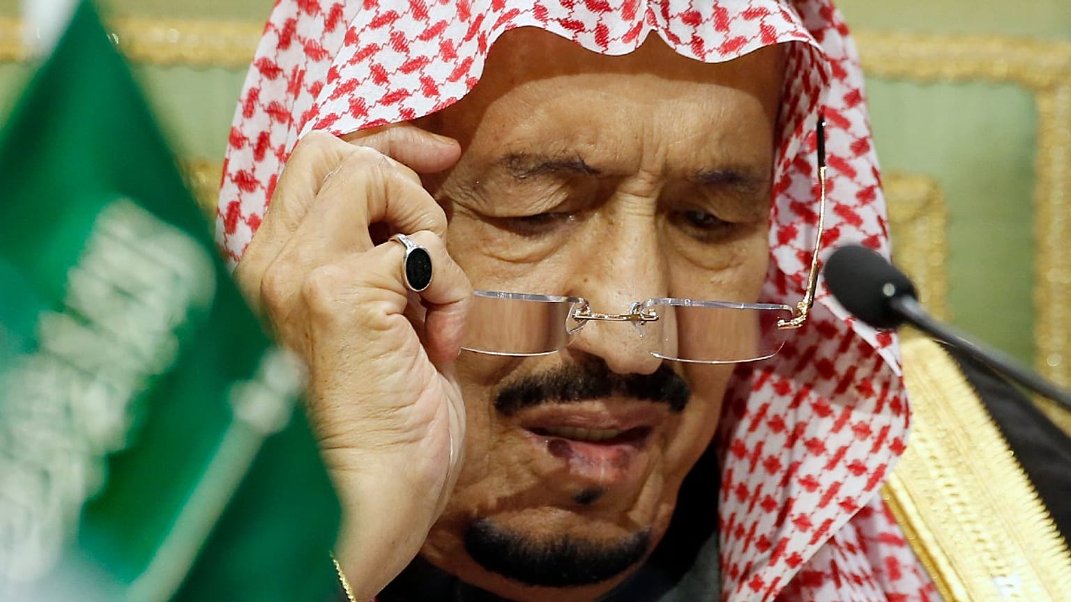 ملک سلمان به دلیل «التهاب کیسه صفرا» راهی بیمارستان شد