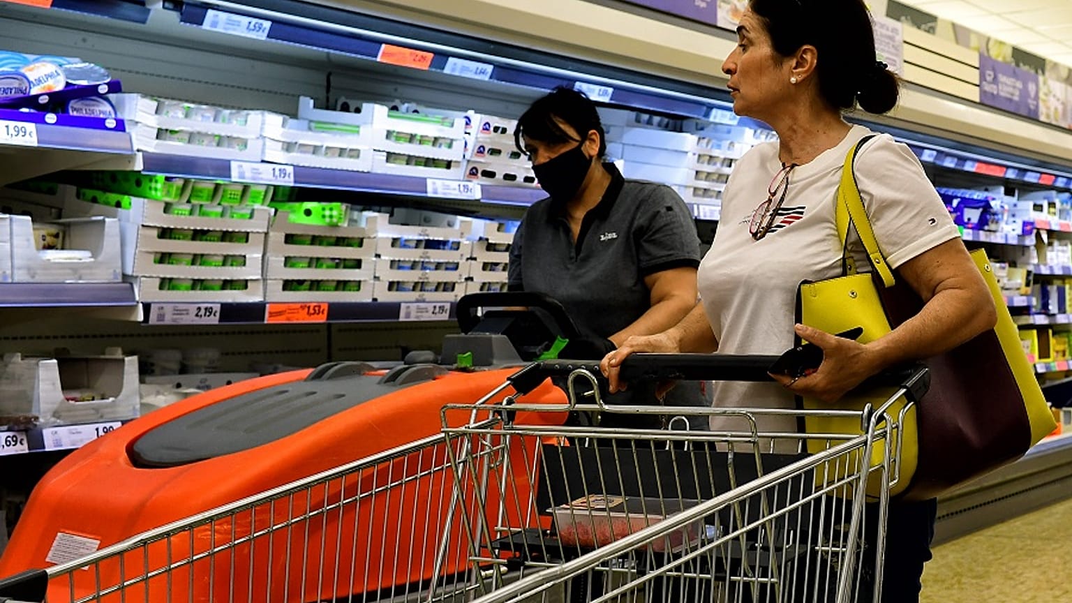 Μειωμένες προσδοκίες, μειωμένη κατανάλωση: Τι αγοράζουν οι Έλληνες