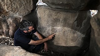 نقوشٌ على صخور بازلتية في الجولان المحتل تميط اللثام عن ثقافة غامضة