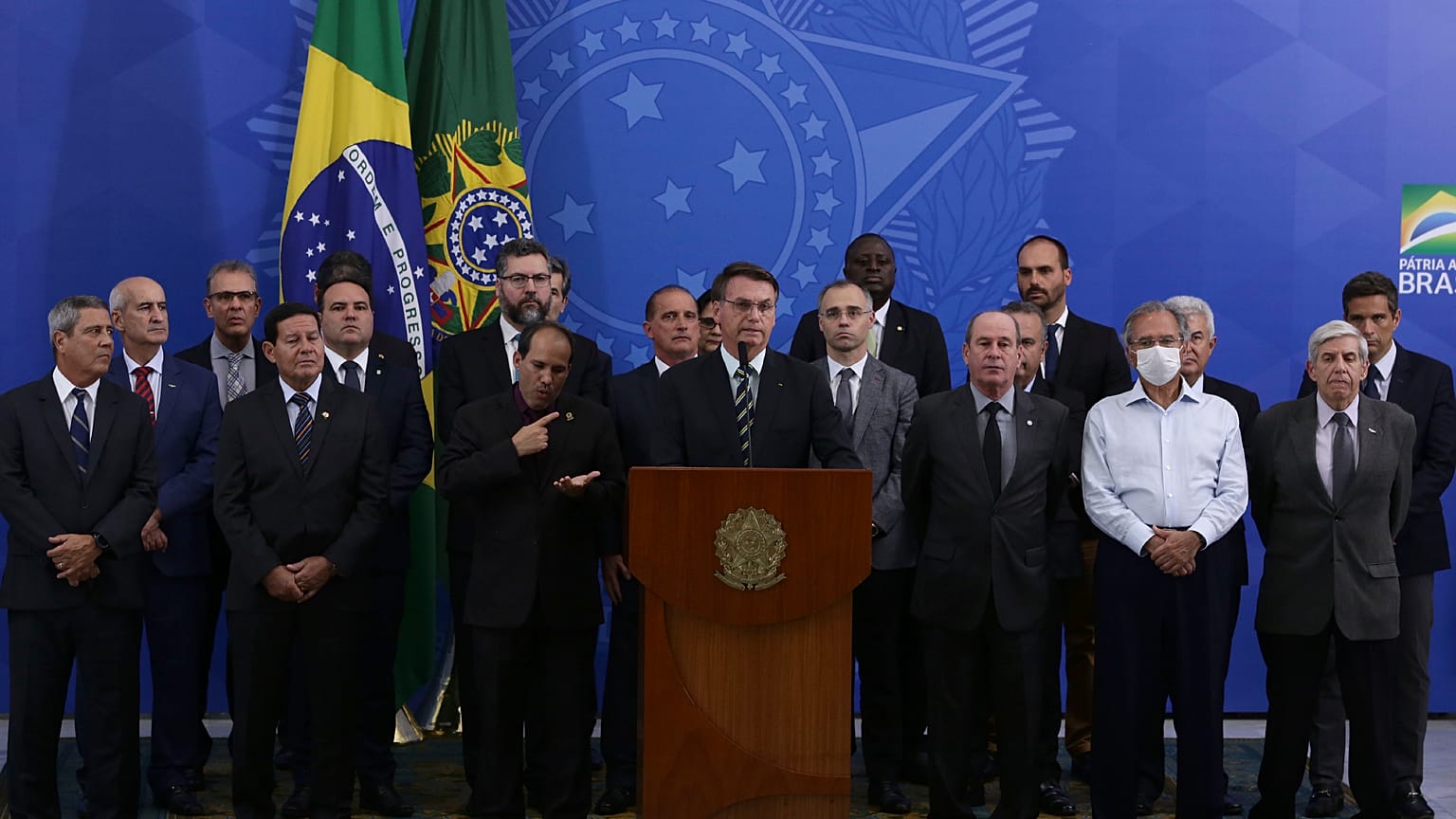 Brezilya: Başkan Bolsonaro'nun ardından iki bakan daha Covid-19'a yakalandı