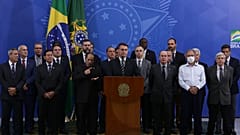 Brezilya: Başkan Bolsonaro'nun ardından iki bakan daha Covid-19'a yakalandı