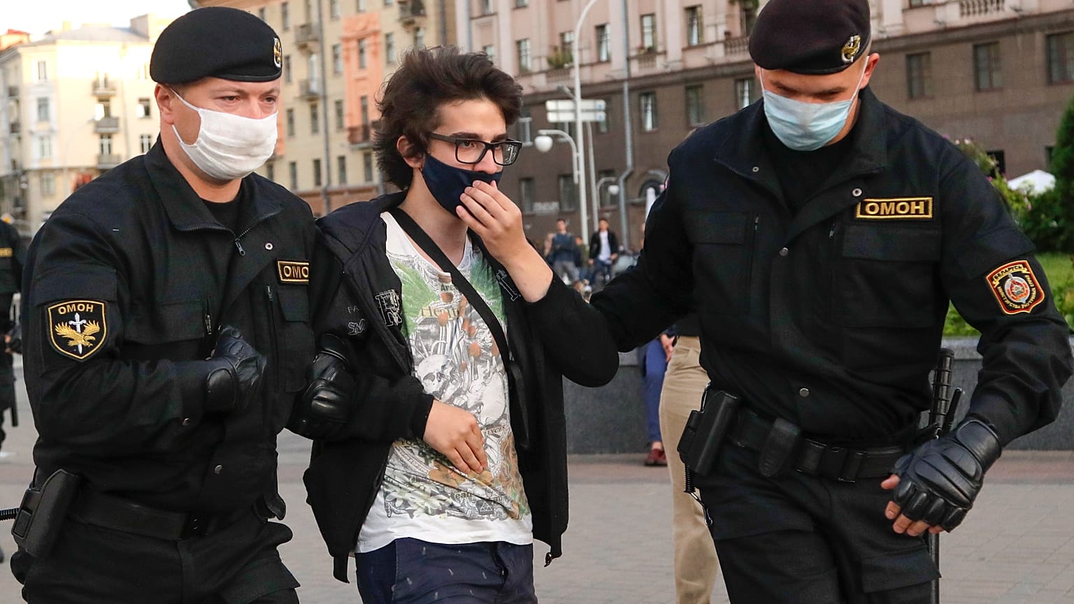 Detenido por protestar contra la denegación de concurrir a las elecciones presidenciales a opositores
