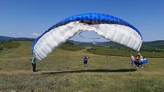 Az első próbálkozások egyike a Hármashatárhegyi repülőtéren
