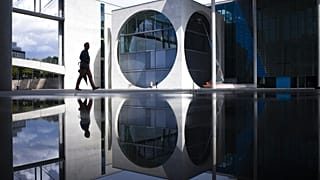 Le normative sulla distanza a Berlino sono parzialmente allentate, come deciso martedì dal Senato.