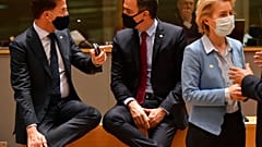 Rutte, Sanchez und Von der Leyen in Brüssel
