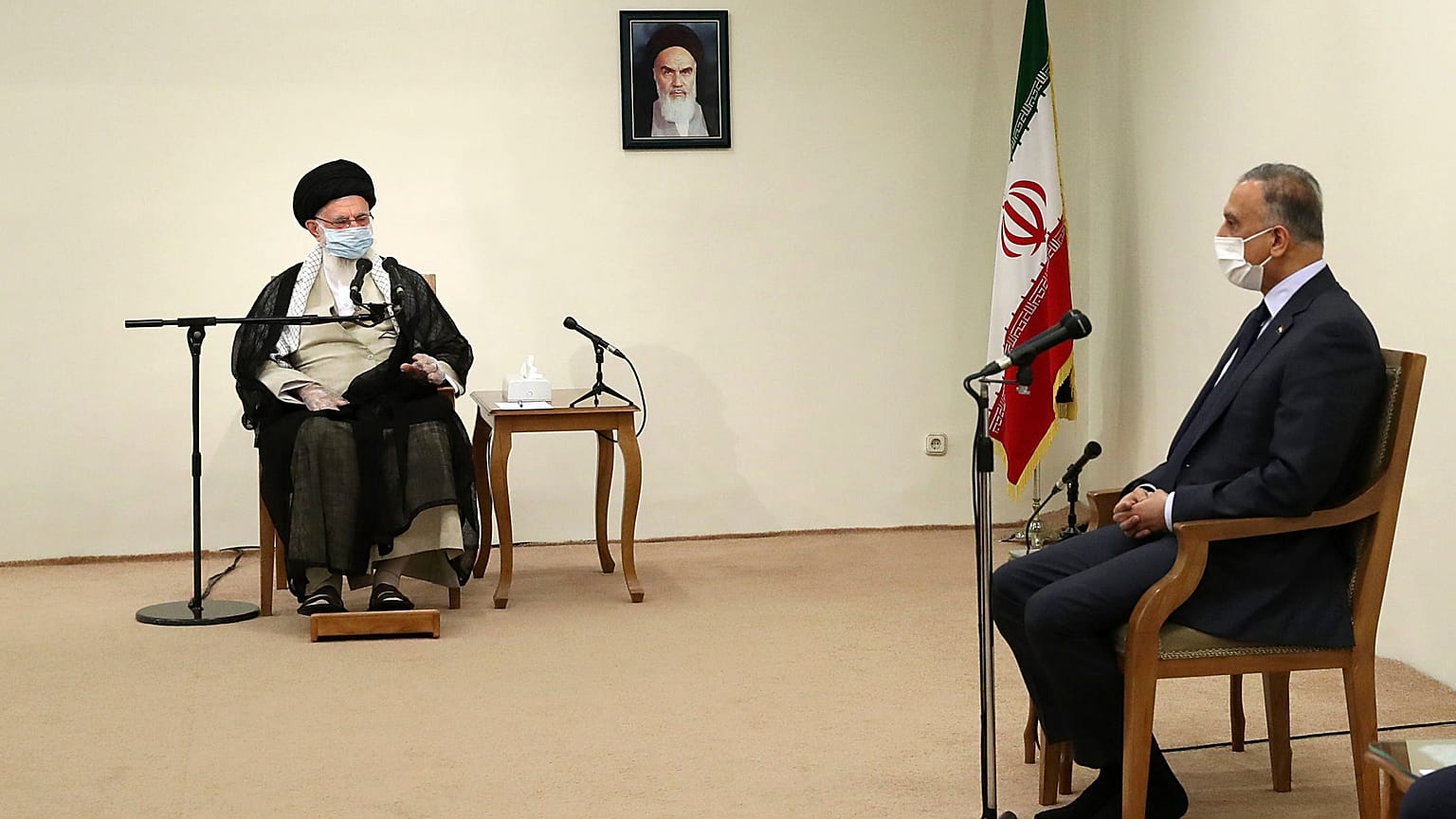 لقاء جمع المرشد الأعلى الإيراني آية الله علي خامنئي ورئيس الوزراء العراقي مصطفى الكاظمي