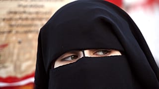 Tesettürlü bir kadın (arşiv) 