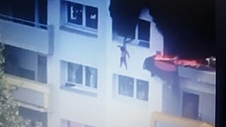 A szomszédok mentették meg a tűz elől lakásukból kiugró gyermekek életét