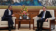 DSÖ Genel Direktörü Tedros Adhanom Ghebreyesus (solda) // Çin Dışişleri Bakanı Wang Yi 