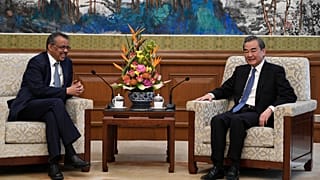 DSÖ Genel Direktörü Tedros Adhanom Ghebreyesus (solda) // Çin Dışişleri Bakanı Wang Yi 