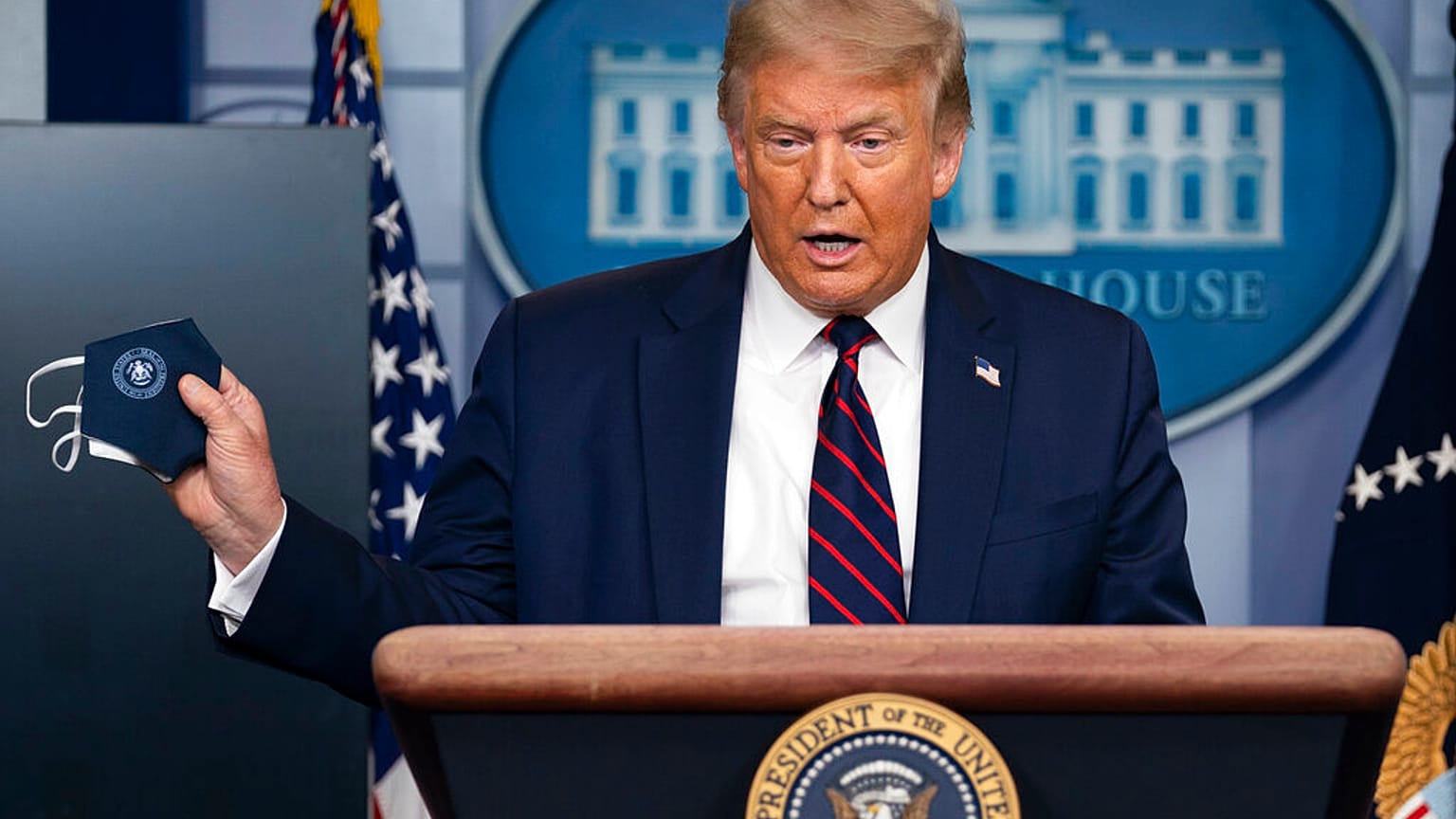 Trump und die Maske