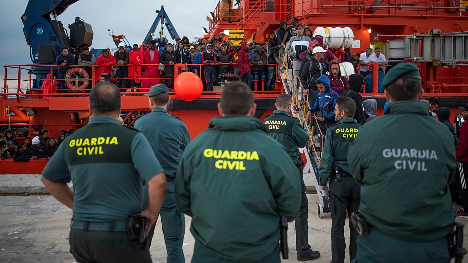 Foto de archivo de inmigrantes llegando al sur de España