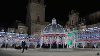 Dior выходит из карантина: показ в Италии