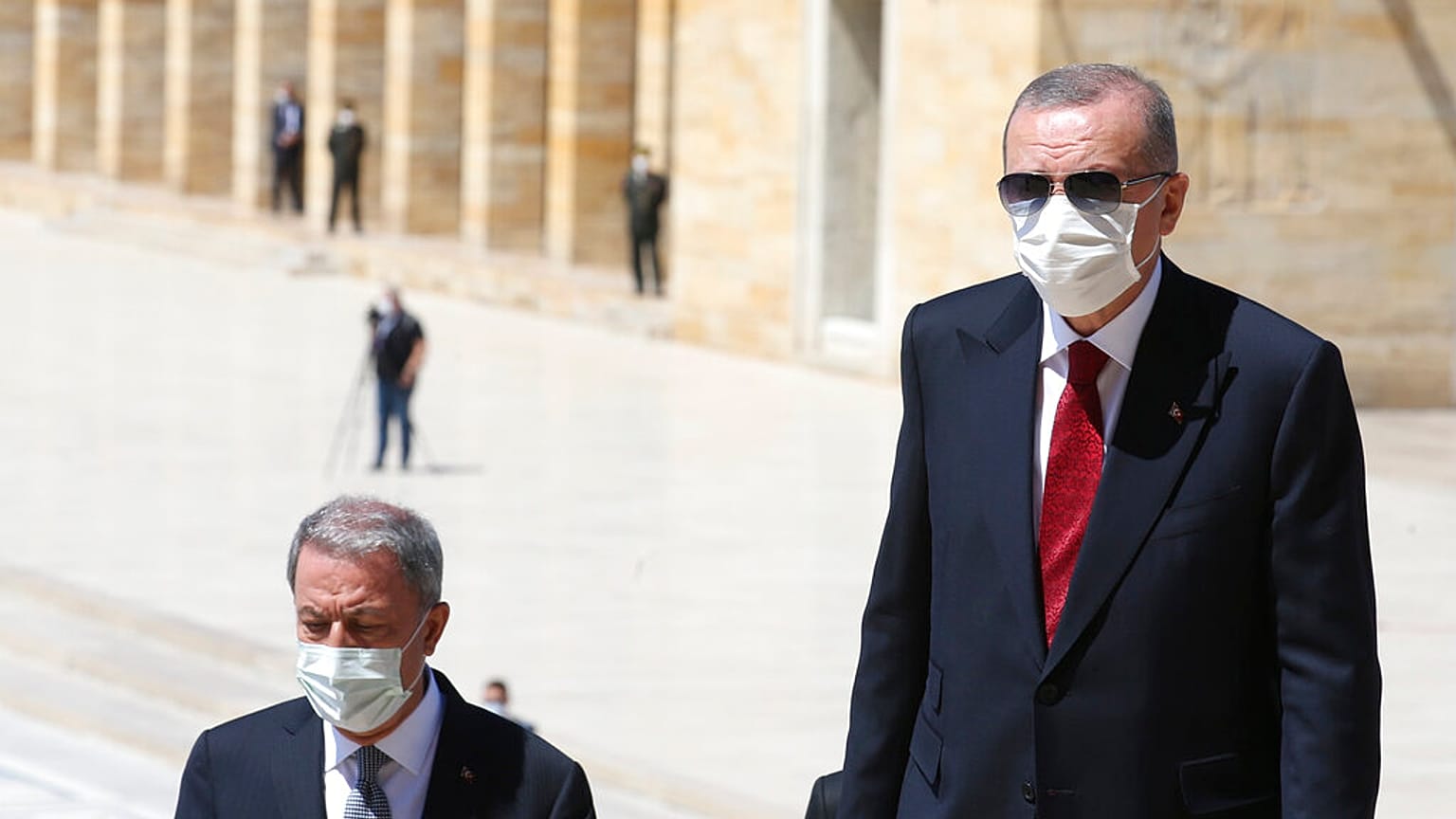 Ο Ερντογάν έξω από το Μαυσωλείο του Κεμάλ