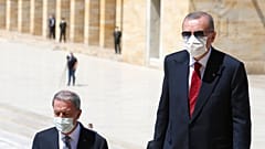 Ο Ερντογάν έξω από το Μαυσωλείο του Κεμάλ