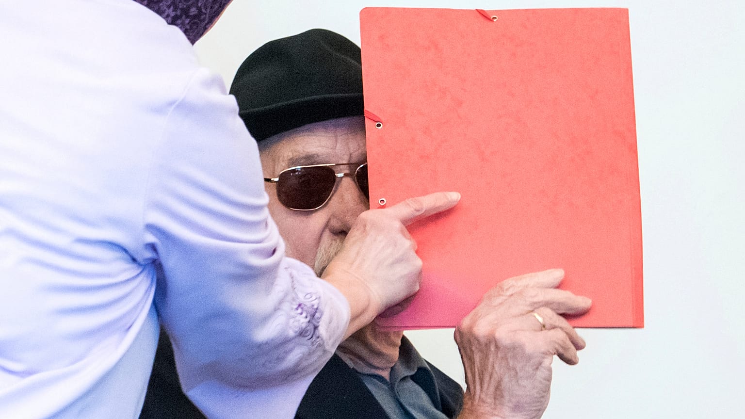 17 yaşındayken Nazi toplama kampında görev yapan 93 yaşındaki Bruno Dey 
