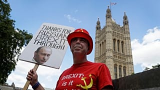 Demonstráció a brit parlamentnél