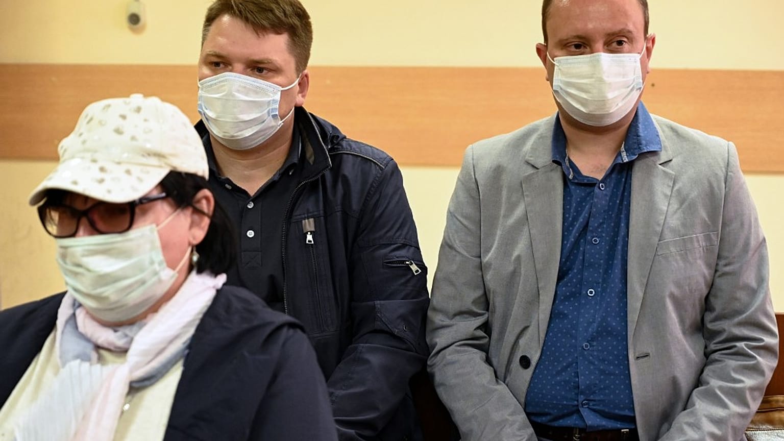 Надежда Архипова, Роман Дунаев и Александр Круглов в суде. 