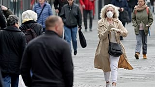 Germans polled in favour of opening borders