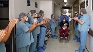 Applaus für genesene Covid-19-Patienten