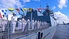 Parades navales en Russie pour célébrer la journée de la marine russe