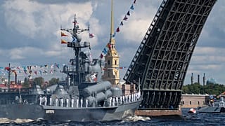 Главный парад в честь Дня ВМФ РФ в Санкт-Петербурге