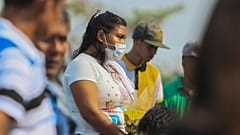 Los nicaragüenses piden pruebas de COVID-19 a los gobierno involucrados para poder regresar a sus hogares. La pandemia ha dejado a miles sin trabajo.