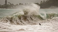 A Douglas hurrikán Hawaii partjainál