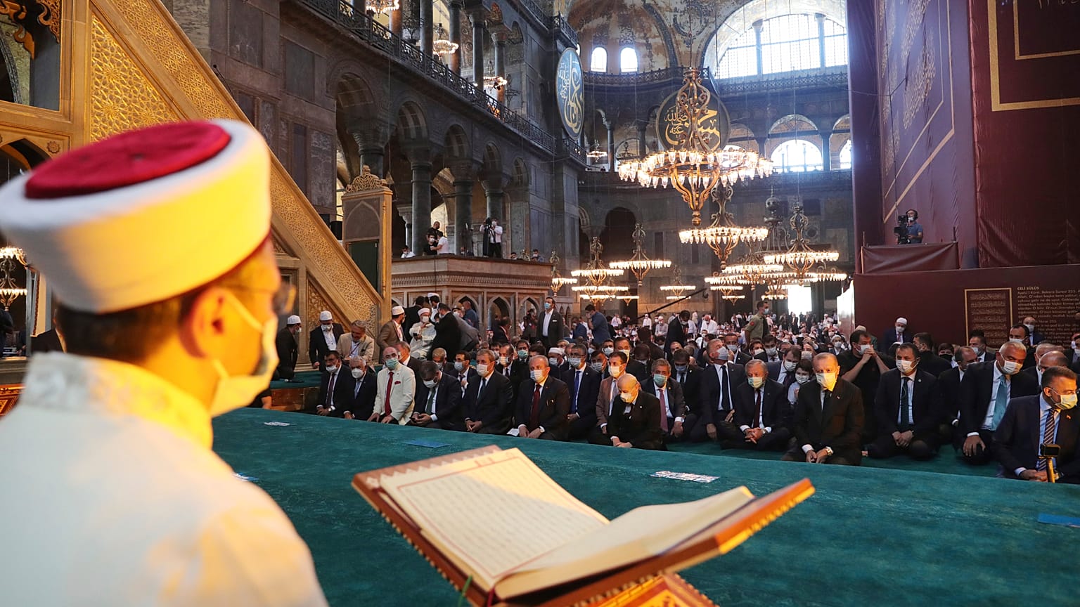 Todo es sal en la herida griega de la basílica de Santa Sofía de Estambul