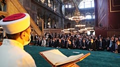 Todo es sal en la herida griega de la basílica de Santa Sofía de Estambul