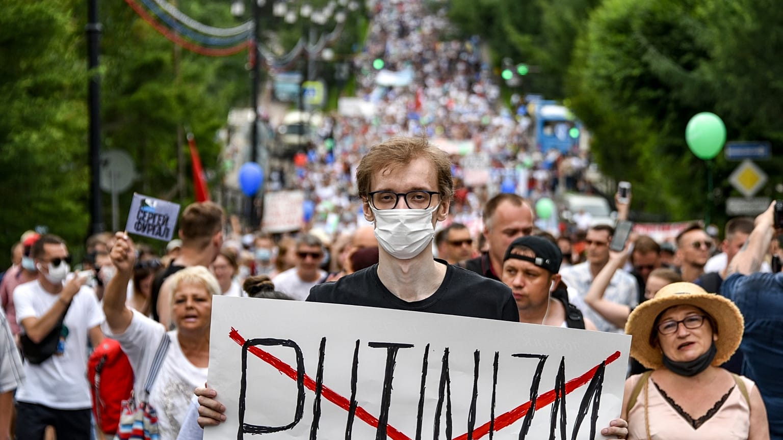Rusya'da Putin karşıtı protestoya on binlerce kişi katıldı