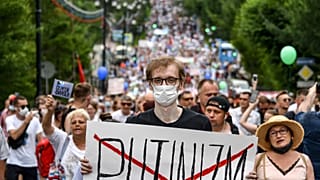 Rusya'da Putin karşıtı protestoya on binlerce kişi katıldı