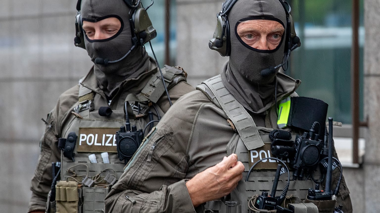 Polizisten in Frankfurt am Main im Juni