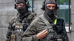 Polizisten in Frankfurt am Main im Juni