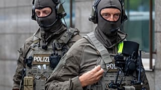 Polizisten in Frankfurt am Main im Juni