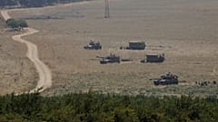 Lübnan sınırındaki İsrail tankları