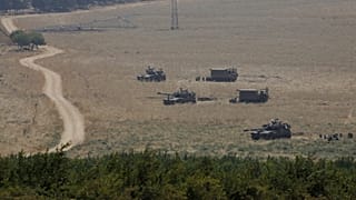 Lübnan sınırındaki İsrail tankları