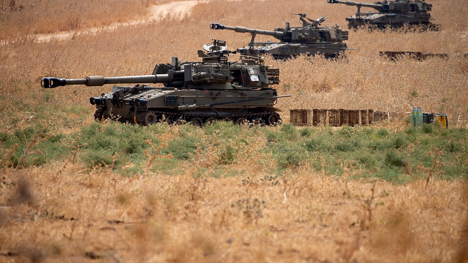 Des unités d'artillerie mobiles israéliennes sont en place dans le nord d'Israël, près de la frontière avec le Liban, mardi 28 juillet 2020