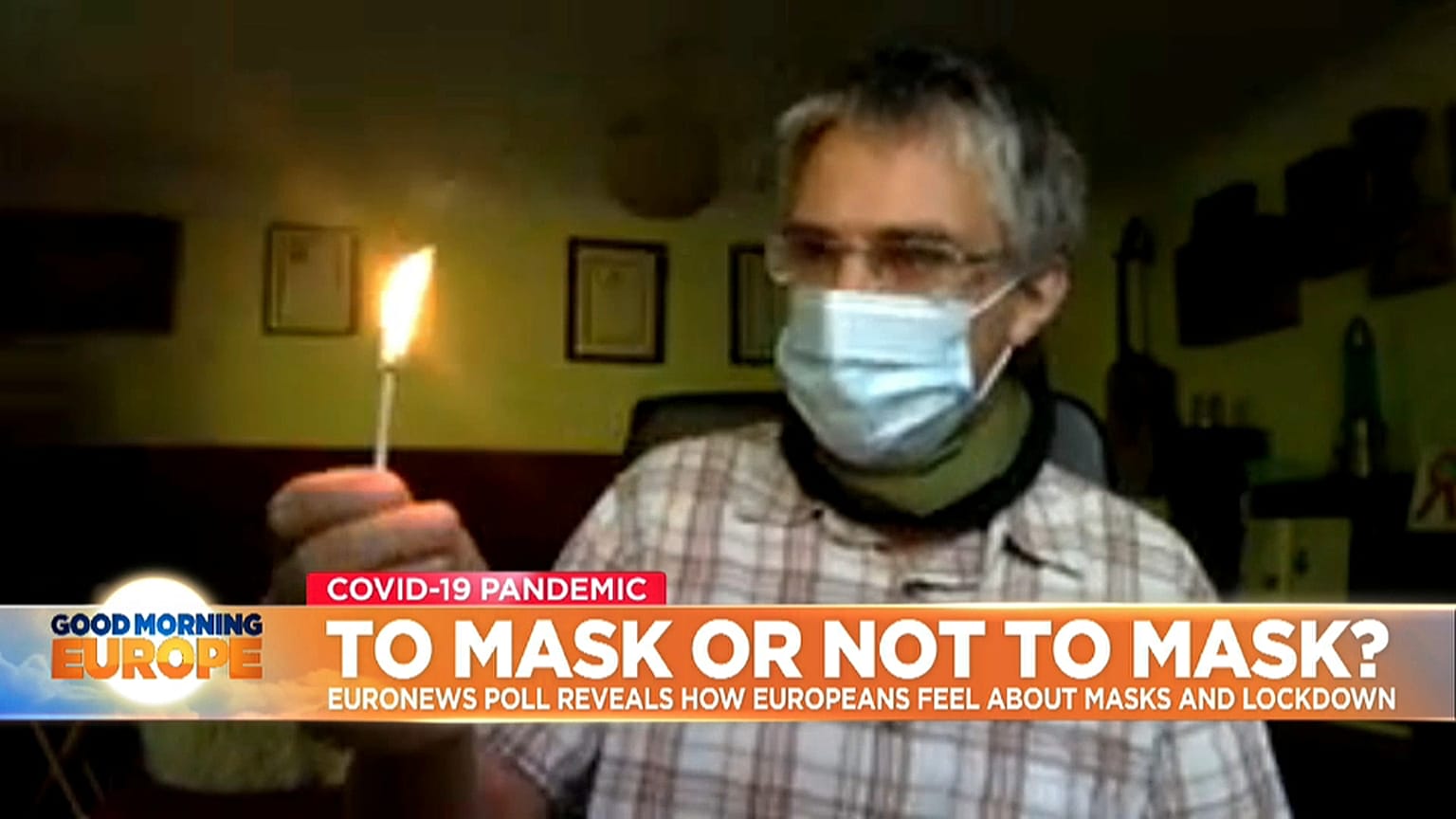 Dr. Simon Kolstoe, senior lecturer in evidence-based healthcare at the University of Portsmouth, tried on Euronews to blow out a match while wearing a surgical mask