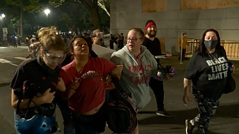 Tränengas gegen Demonstranten in Portland