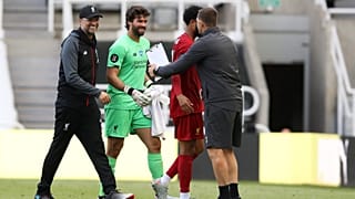 Jürgen Klopp strahlte an der Seite von Alisson nach Abpfiff des letzten Saisonspiels seines FC Liverpool